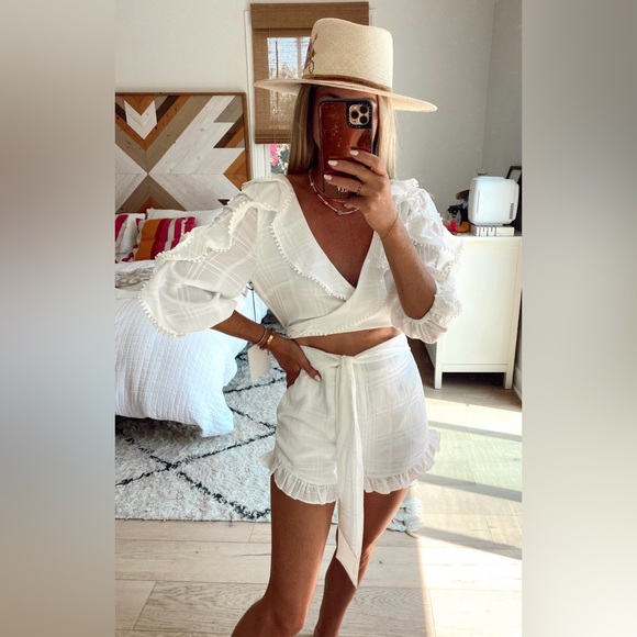 NEVER WORN - Enzo Romper
MAJORELLE
Color: Ivory
Size: S
MAJORELLE - Picture 2 of 12